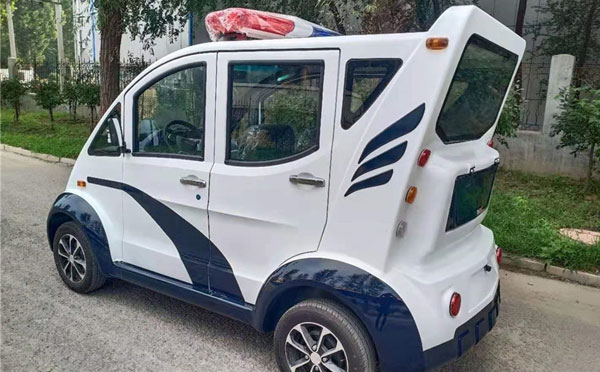 玉树警用巡逻车